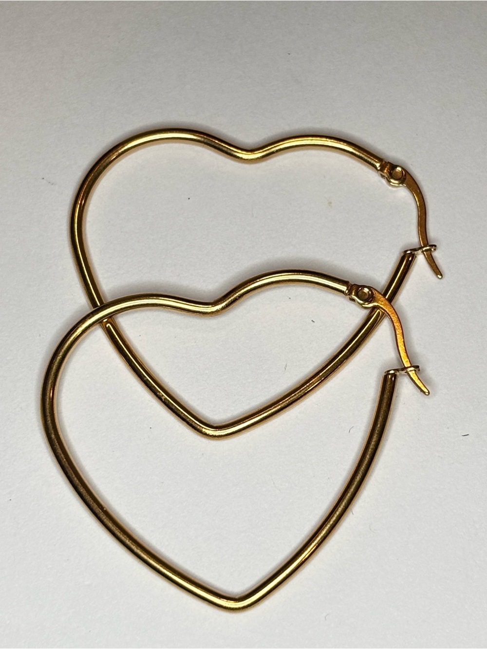 Heart Hoop Earrings 2” Gold Tone Pierced Vintage Y2K - Picture 3 of 4